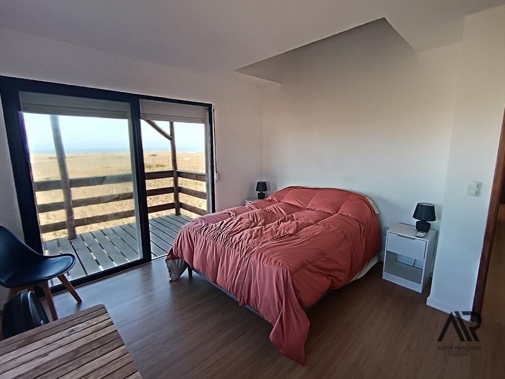 Casa en venta c/ cochera en Punta Negra