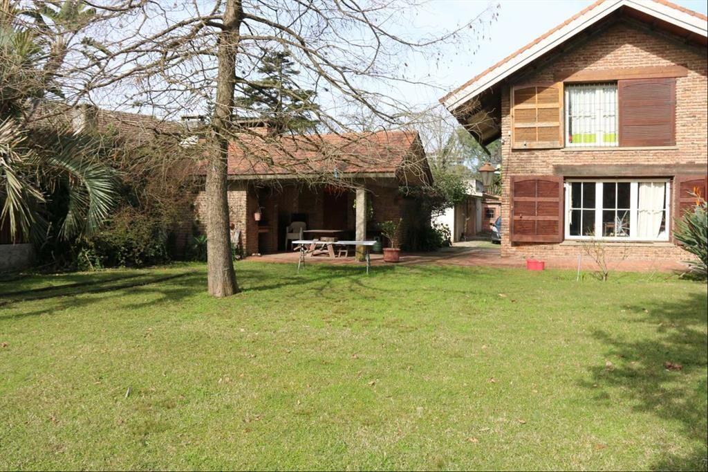 Parque Miramar. Una casa sobre el lago, en un terreno excep