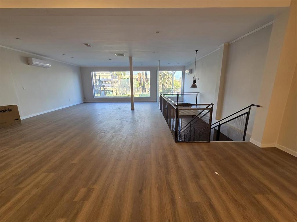 Ellauri frente Punta Carretas Shopping, 240 m2 , planta lla