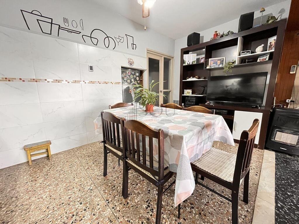 Venta casa PU 3 dormitorios, garage y gran terreno en Nuev