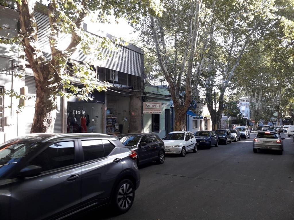 VENTA TRES LOCALES JUNTOS CON RENTA. ZONA MAYORISTA