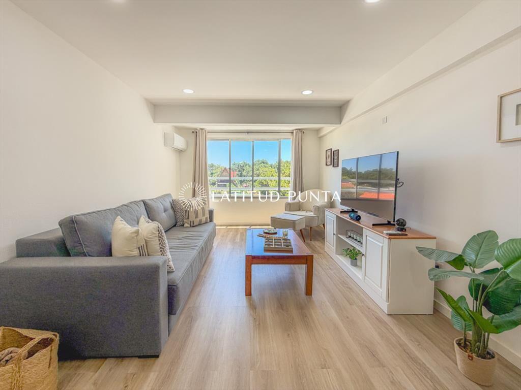 Apartamento en Pinares, 1 dormitorio y piscina