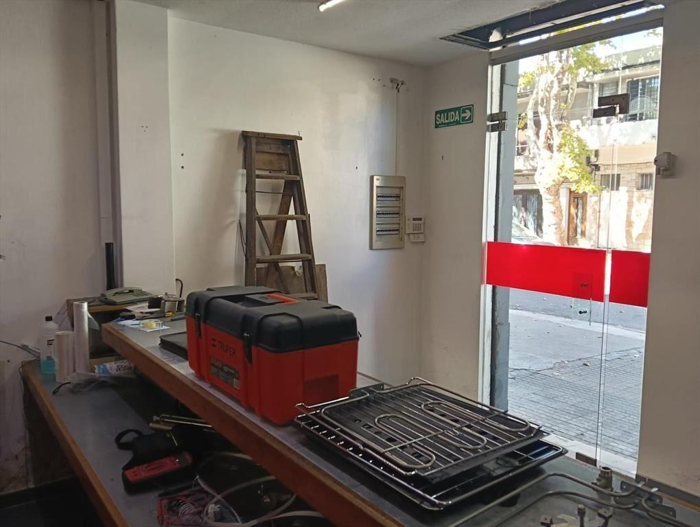 Venta de dos locales uno de ellos con renta Goes