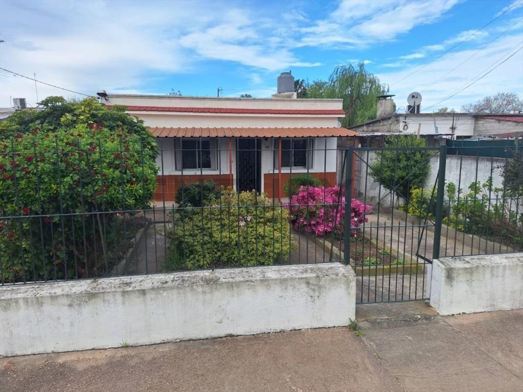Venta - Permuta | Piedras Blancas | Casa + Monoambiente +...