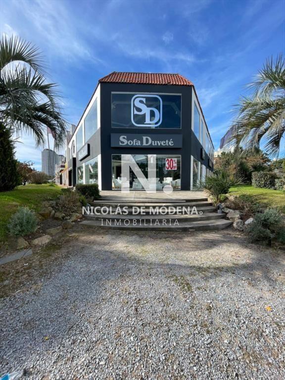 En venta local de 390m2 en Punta del Este