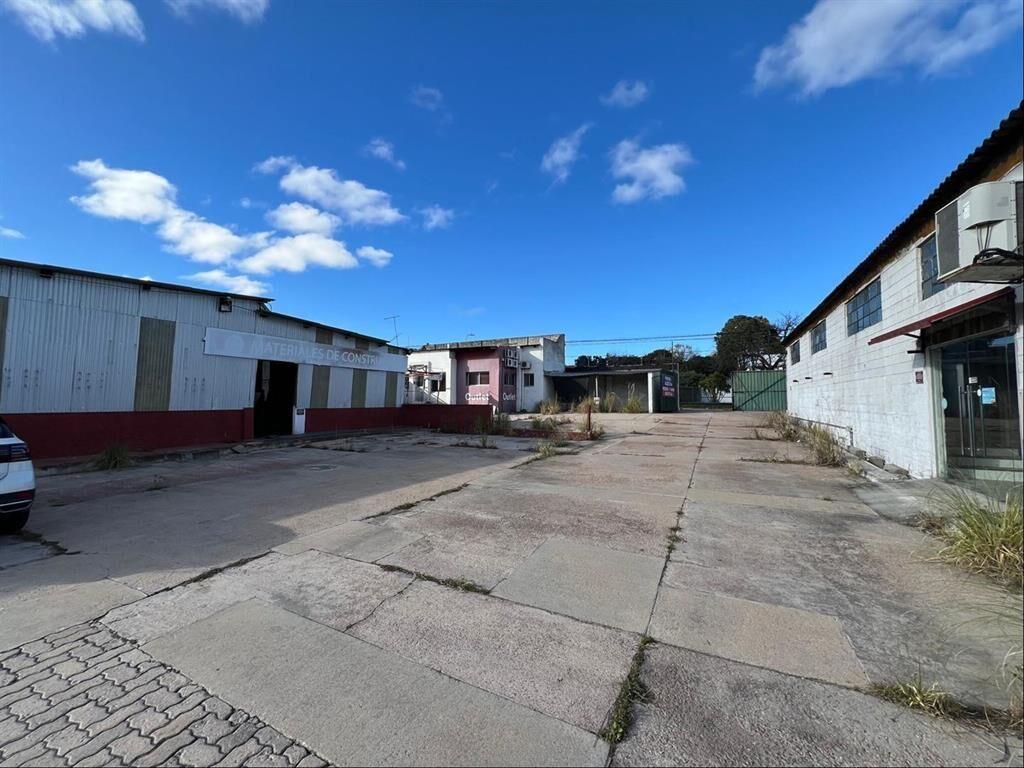 Venta local de 5650m2 en Maroñas
