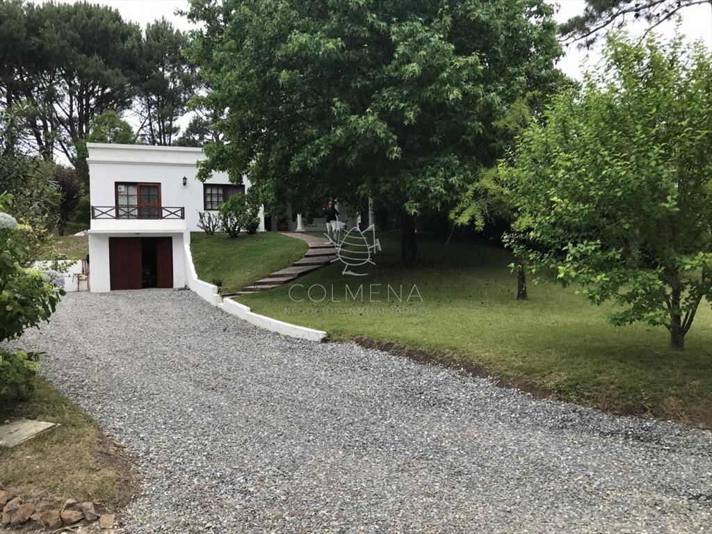 AGRADABLE CASA EN ZONA MUY TRANQUILA Y ARBOLADA