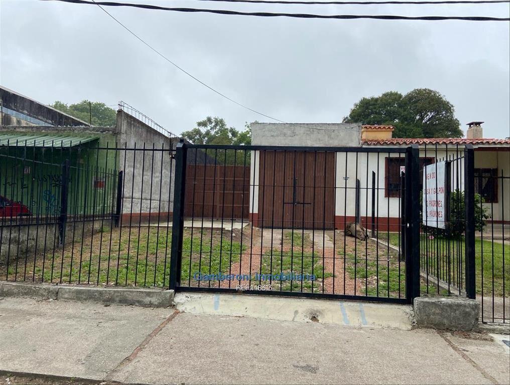 Local con entrada para coche y terreno.