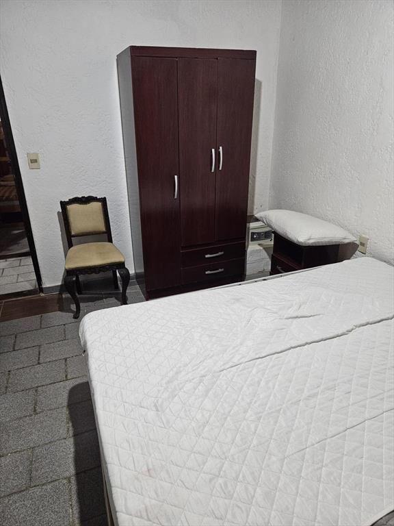 Venta Casa Amueblada - 3 aptos independientes- a 100 m de l