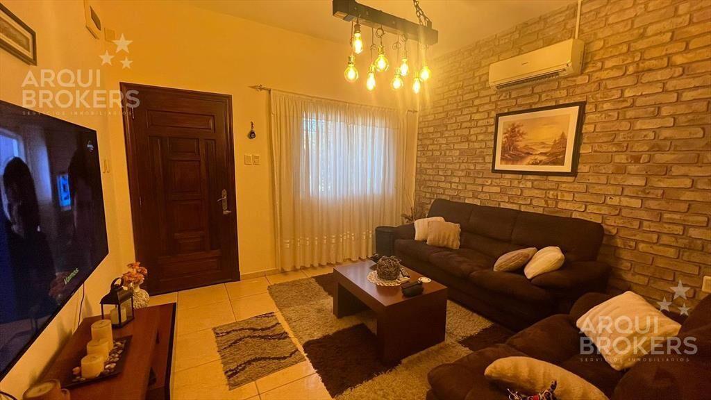 Casa de dos dormitorios en venta en Jardines del Hipódromo