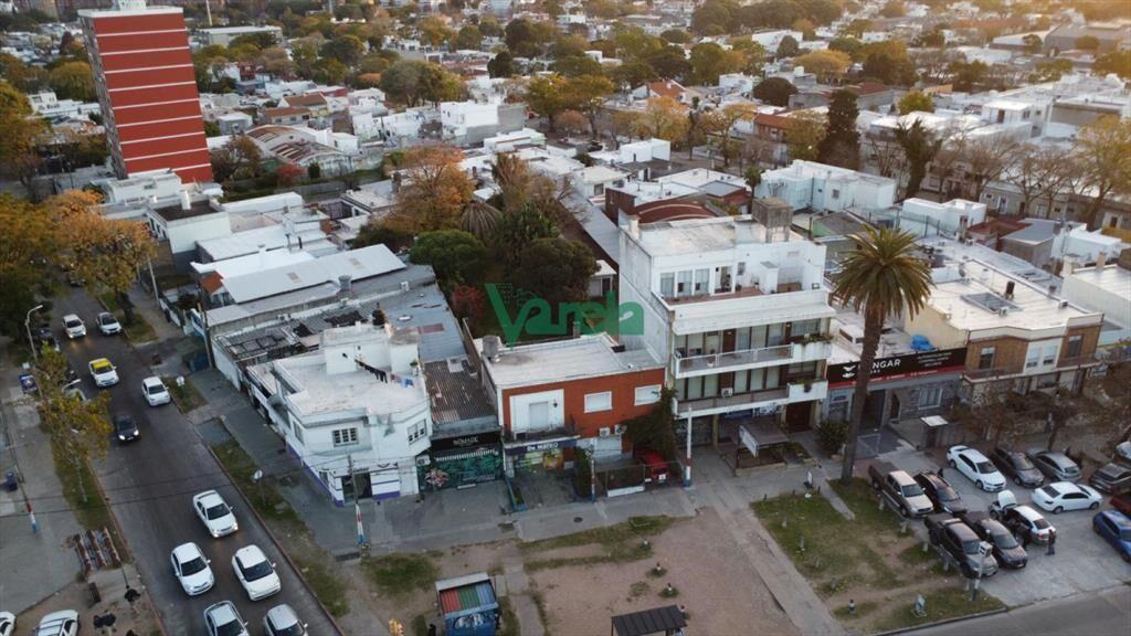 Venta Terreno Esquina Con fondo Sobre Avenida con