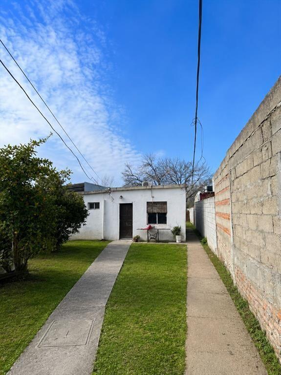 Oportunidad para inversores 3 casas mas galpón.