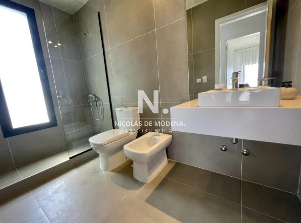 Vende casa en Pueblo mio, Manantiales de 4