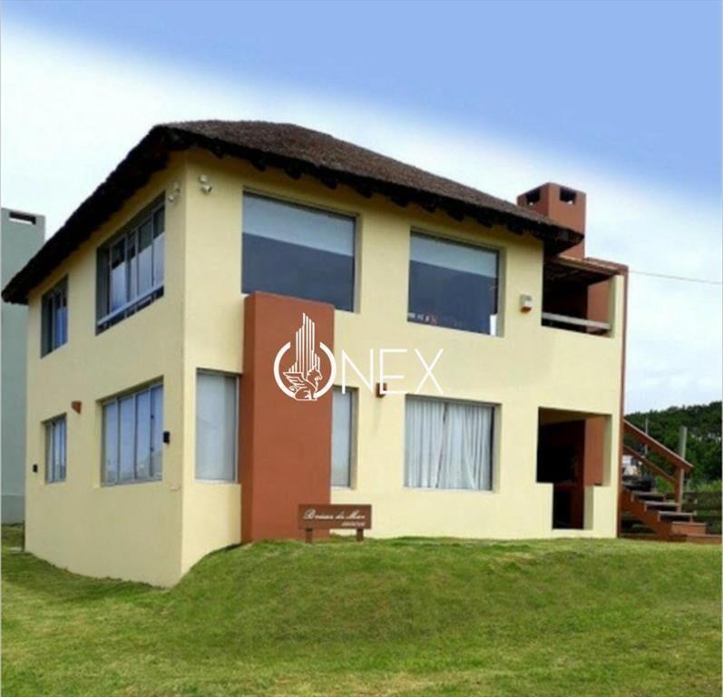 Venta casa de 4 dormitorios con vista al mar en
