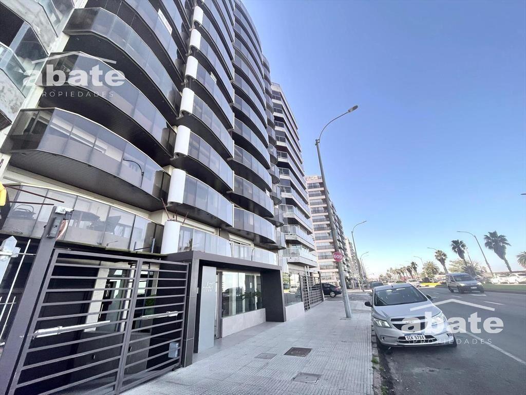 Venta apartamento 4 dormitorios servicio completo ,Rambla