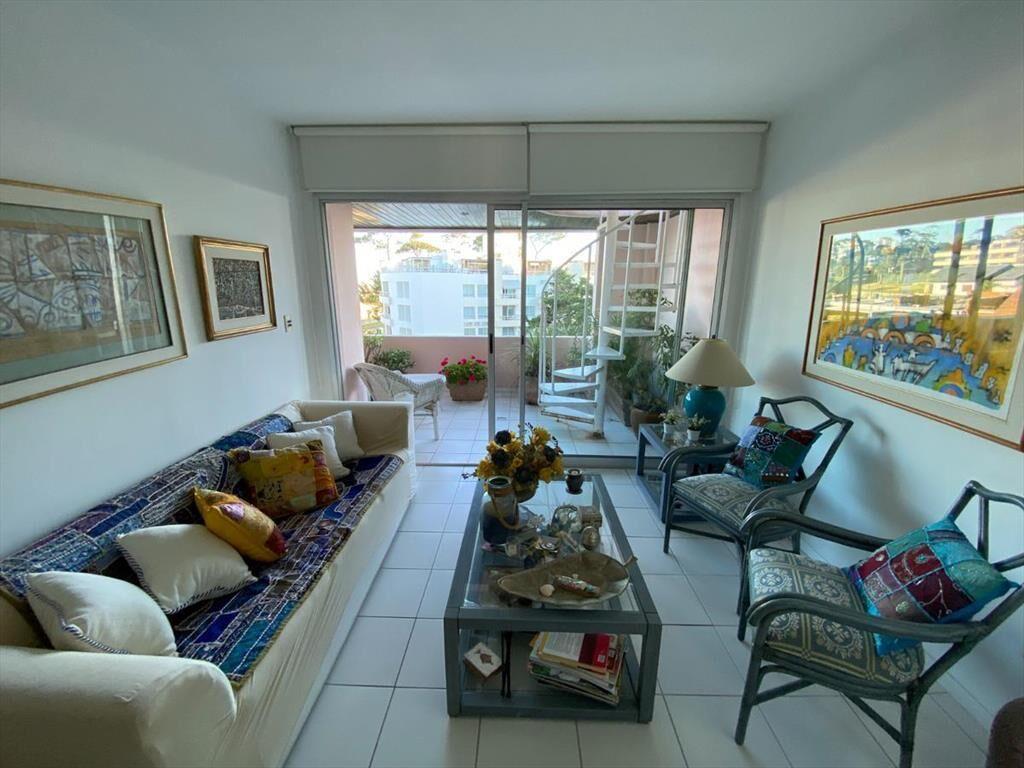 Gran Pent House, proximo a playa mansa, parada 16, vista al