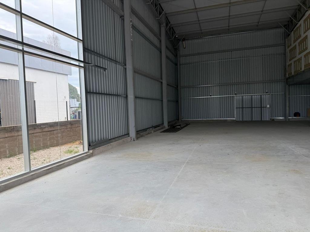 Alquiler local comercial esquinero de 234 m². Doble altura