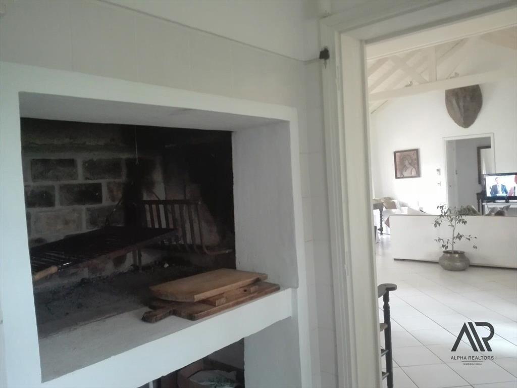 Hermosa Casa De 3 Dormitorios Más Dependencia En Alquile...