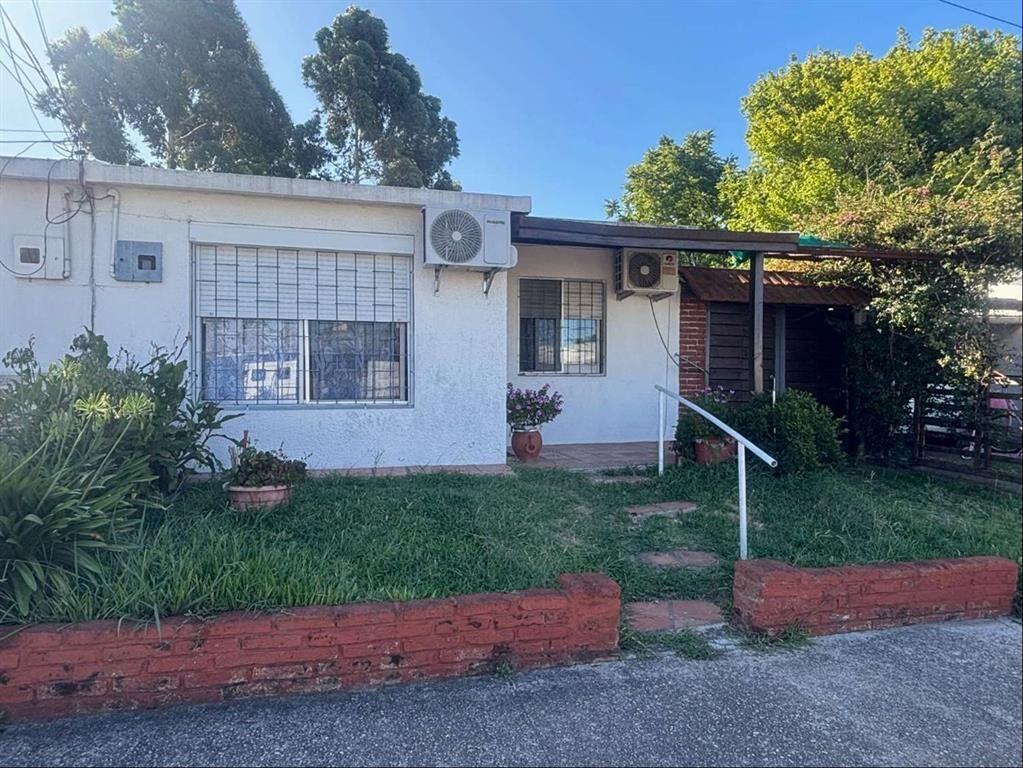 Venta Casa Peñarol Dos Dormitorios 1 Baño Garaje