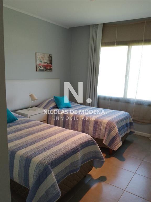 Casa en alquiler anual barrio privado en Parque Pinares