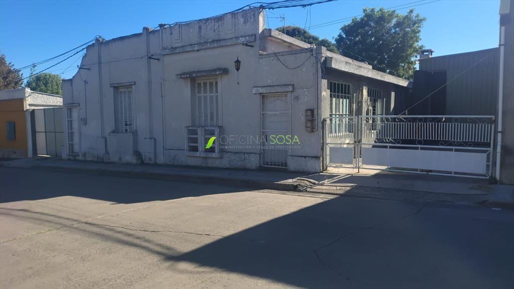 JULIAN LAGUNA ESQ. LADINES. 2 CASAS CON 970 DE