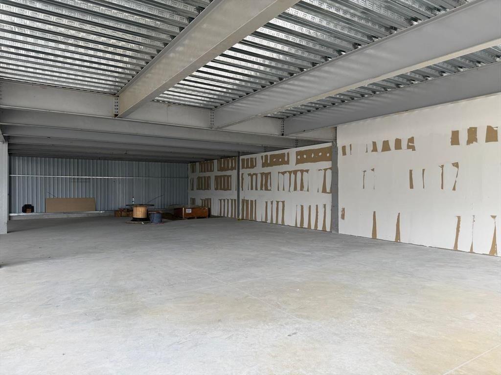 Alquiler local comercial de 233 m² cerca de Punta Shopping.