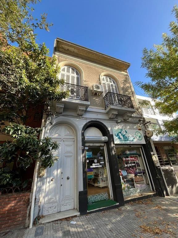 Venta de Casa de 10 Dormitorios con Local en Parque Rodó...
