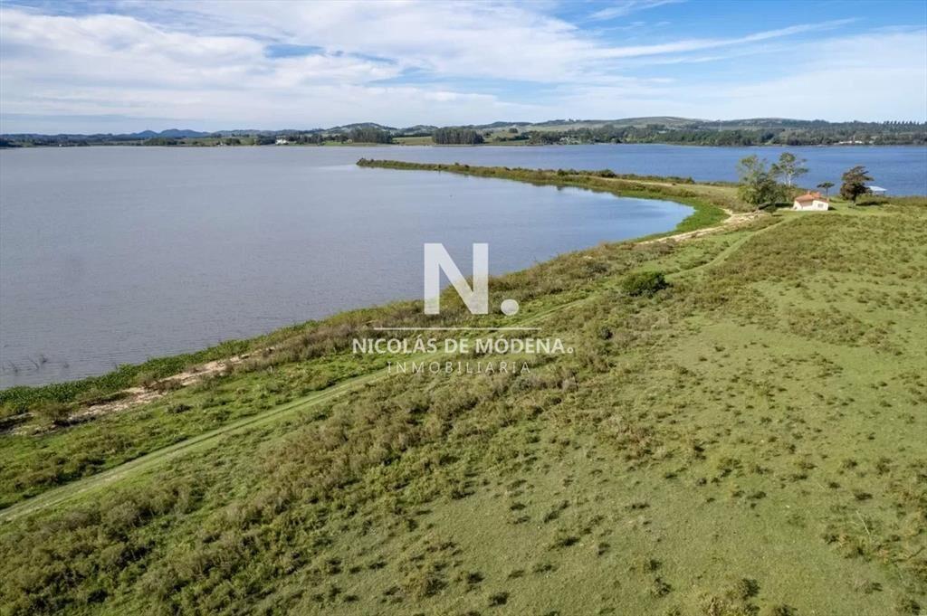 Chacra sobre Laguna del Sauce con costa, de 18 HA
