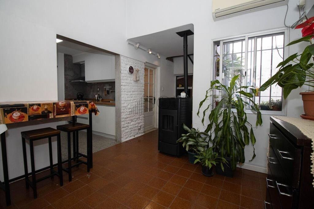Casa en venta de 2 dormitorios más garaje en barrio La Come