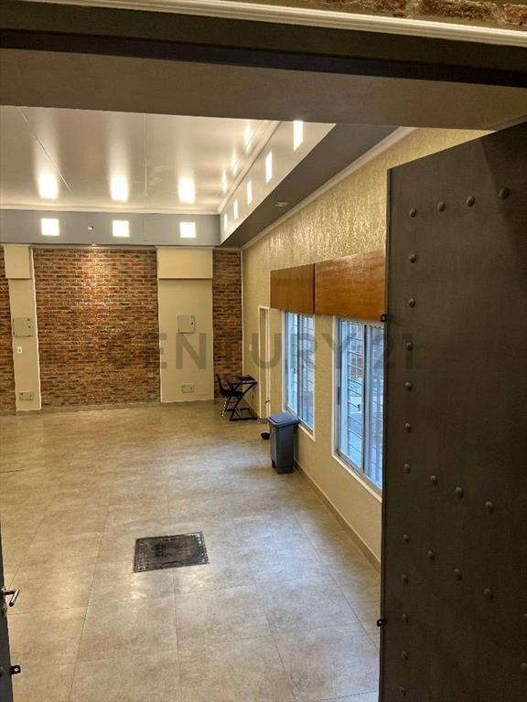 Excepcional Local comercial! 430m2 a estrenar Entrada par...