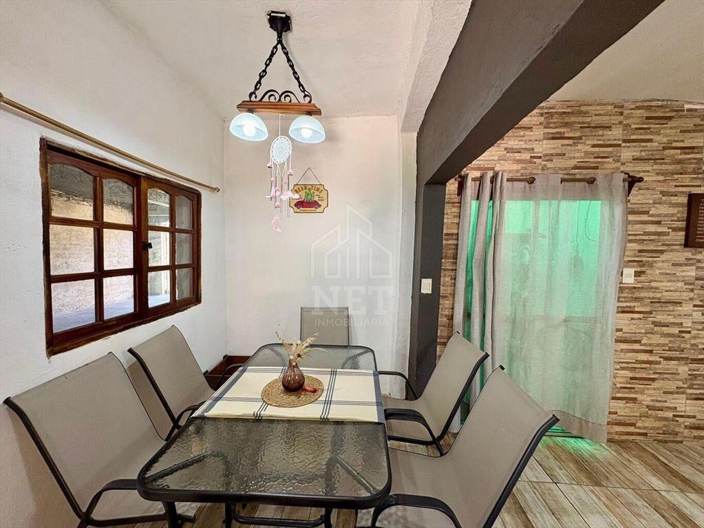 Venta casa 2 dormitorios, patio y garaje, Punta de Rieles