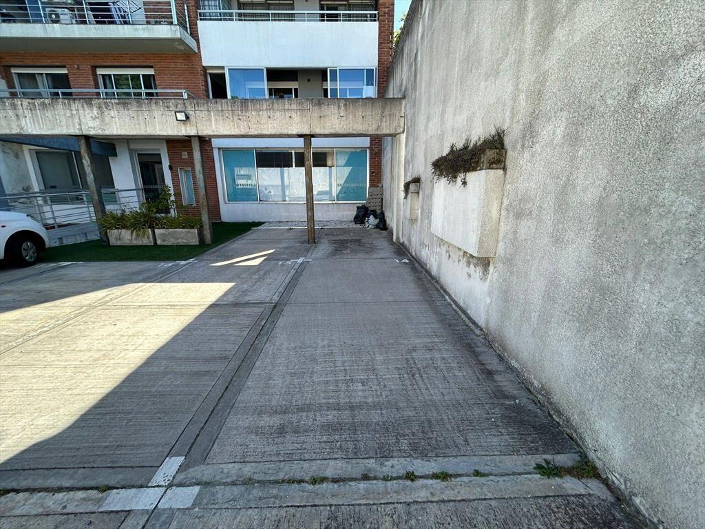 Alquiler de Garage Solo para residentes del edificio en Ave