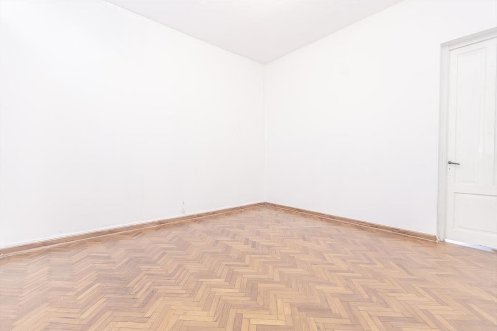 Venta de Casa al Frente con garaje doble, Barbacoa y patio