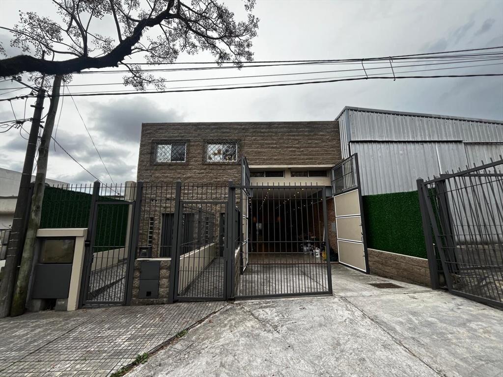 A estrenar, próximo a Plaza del ejercito, 640 m2, 2 plantas
