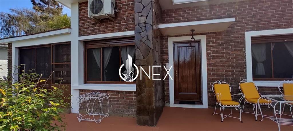 Venta de casa en La Floresta + apto.
