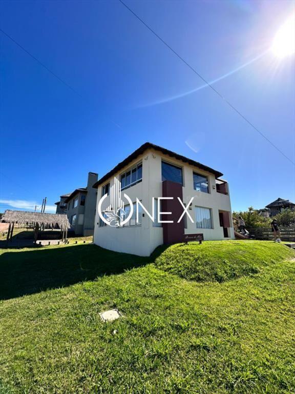 Venta casa de 4 dormitorios con vista al mar en