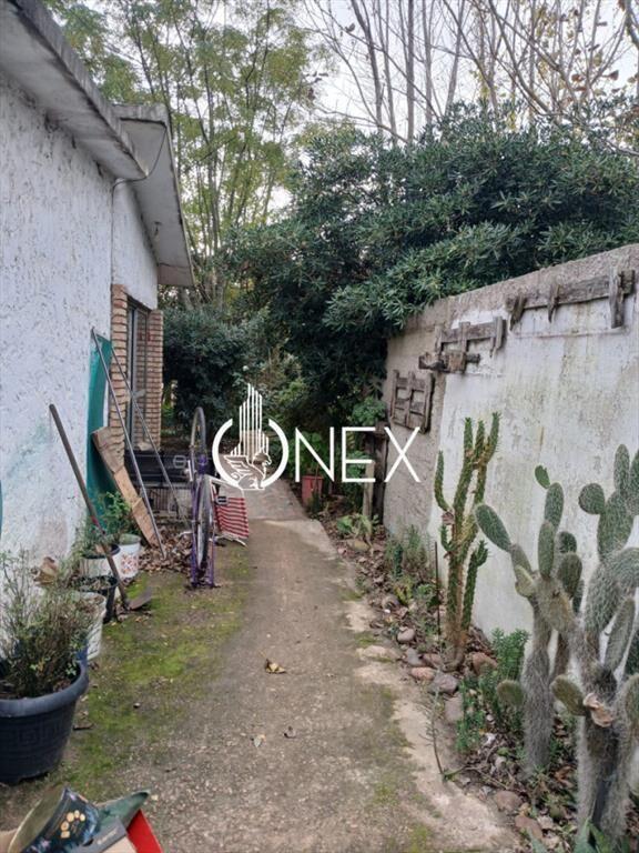 Se vende casa en Las Toscas sur.