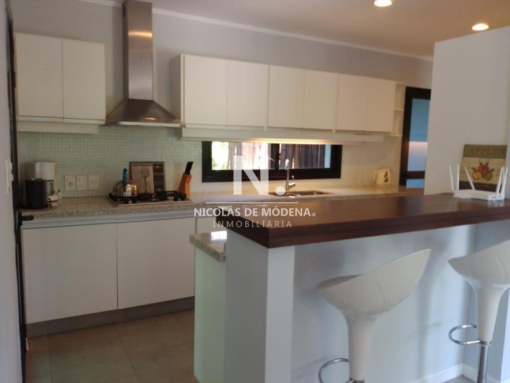 Casa en alquiler anual barrio privado en Parque Pinares