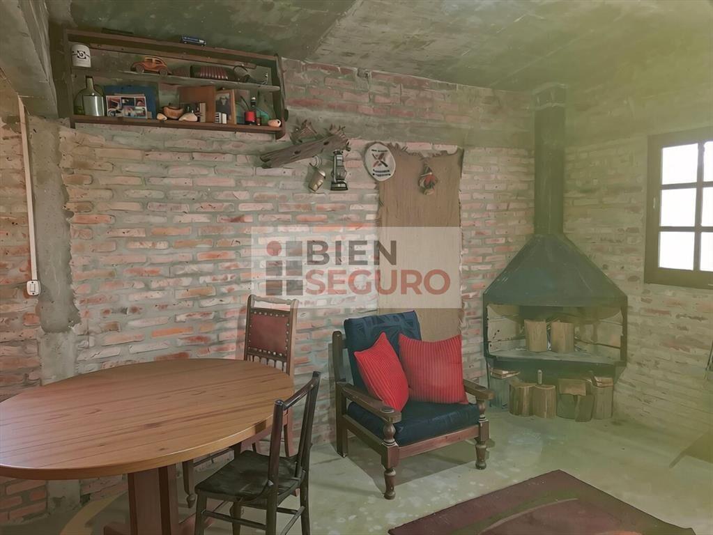 Sólida casa con gran terreno de 1.200 m², en venta en Las