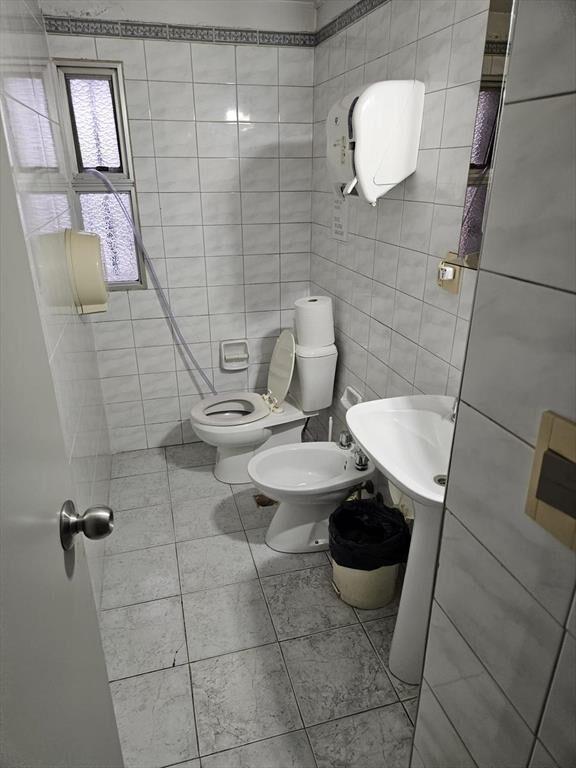 Prox Agraciada, gran edificio comercial