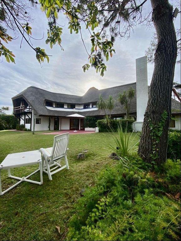 Alquiler Casa de 4 dormitorios + servicio con 3000m2 de par