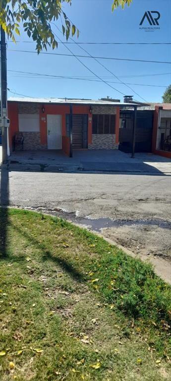 Casa en venta c/ cochera en Artigas