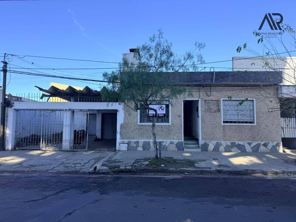 Casa en venta c/ cochera en Artigas
