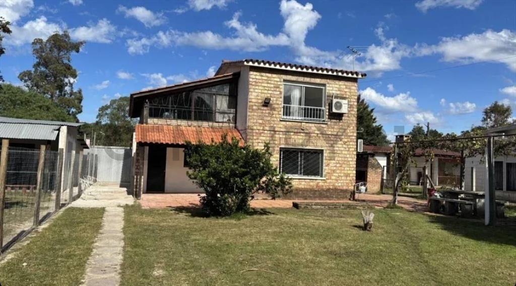 CASA 3 Dormitorios, 620 m2 solida construcción, prox a la...