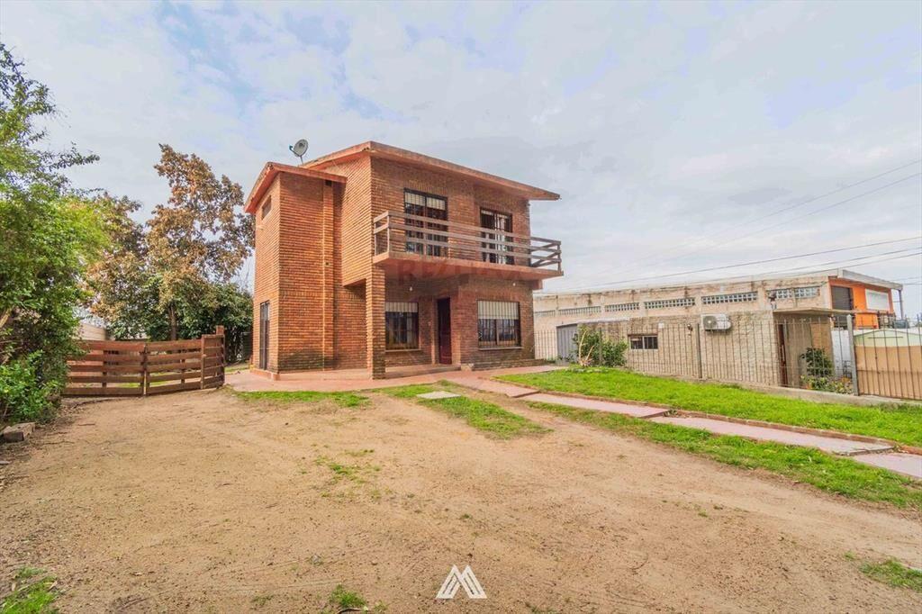 Venta casa 3 dormitorios en Pando con gran terreno