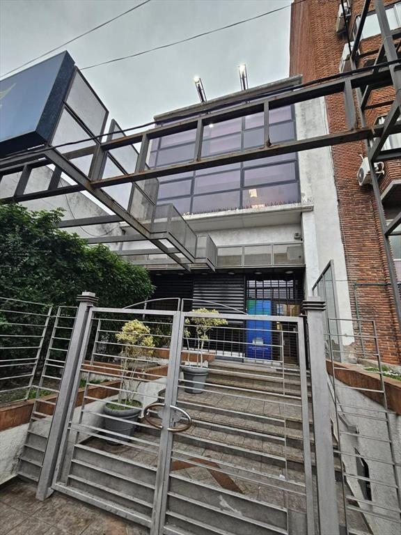 Prox Agraciada, gran edificio comercial