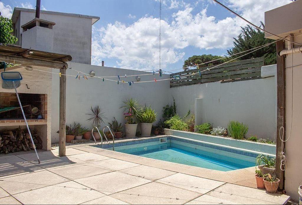 Casa en venta de 4 dormitorios con piscina en barrio Monaco