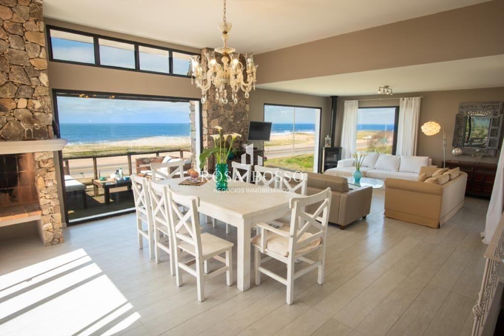 Casa en alquiler anual con vista al mar
