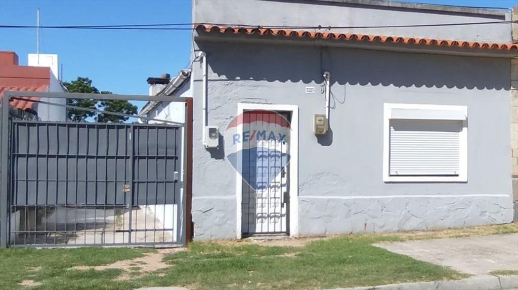 VENTA CASA + APTO CON RENTA EN FLOR DE MAROÑAS
