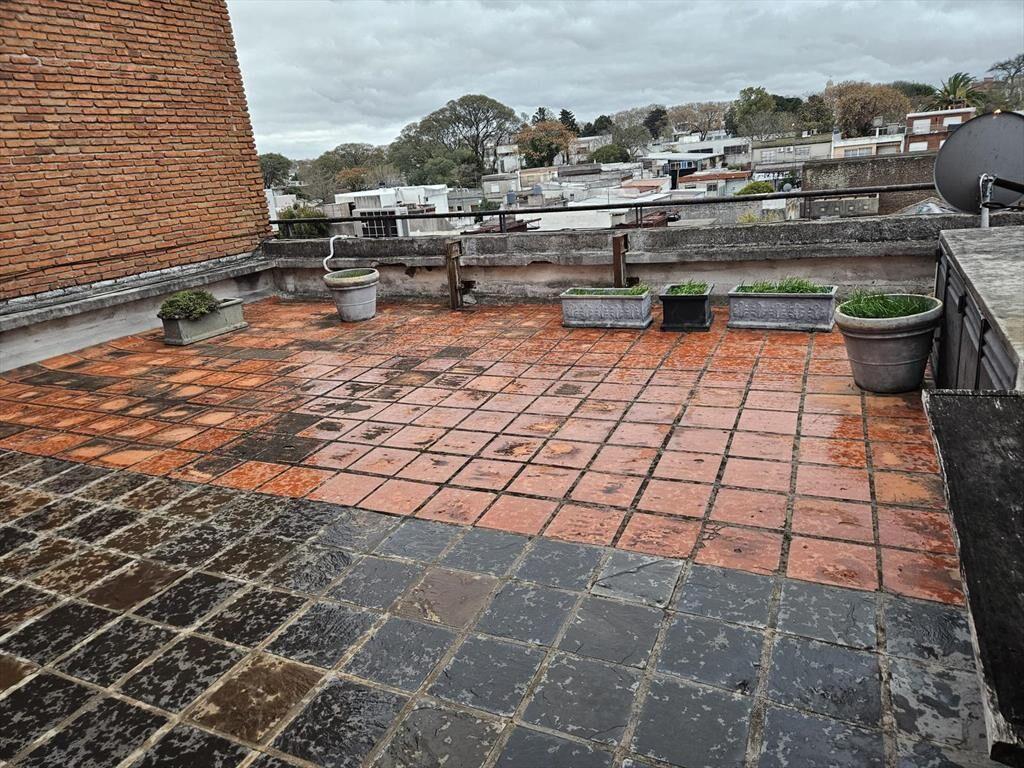 Prox Agraciada, gran edificio comercial